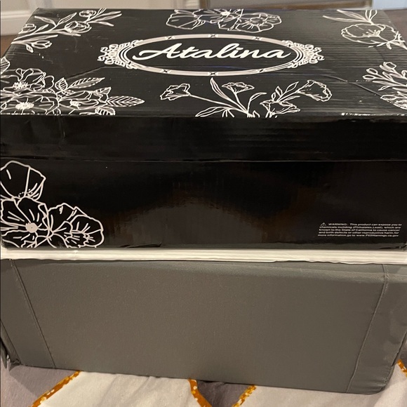 Elegant White and Gold Women's Sneakers - Picture 7 of 7